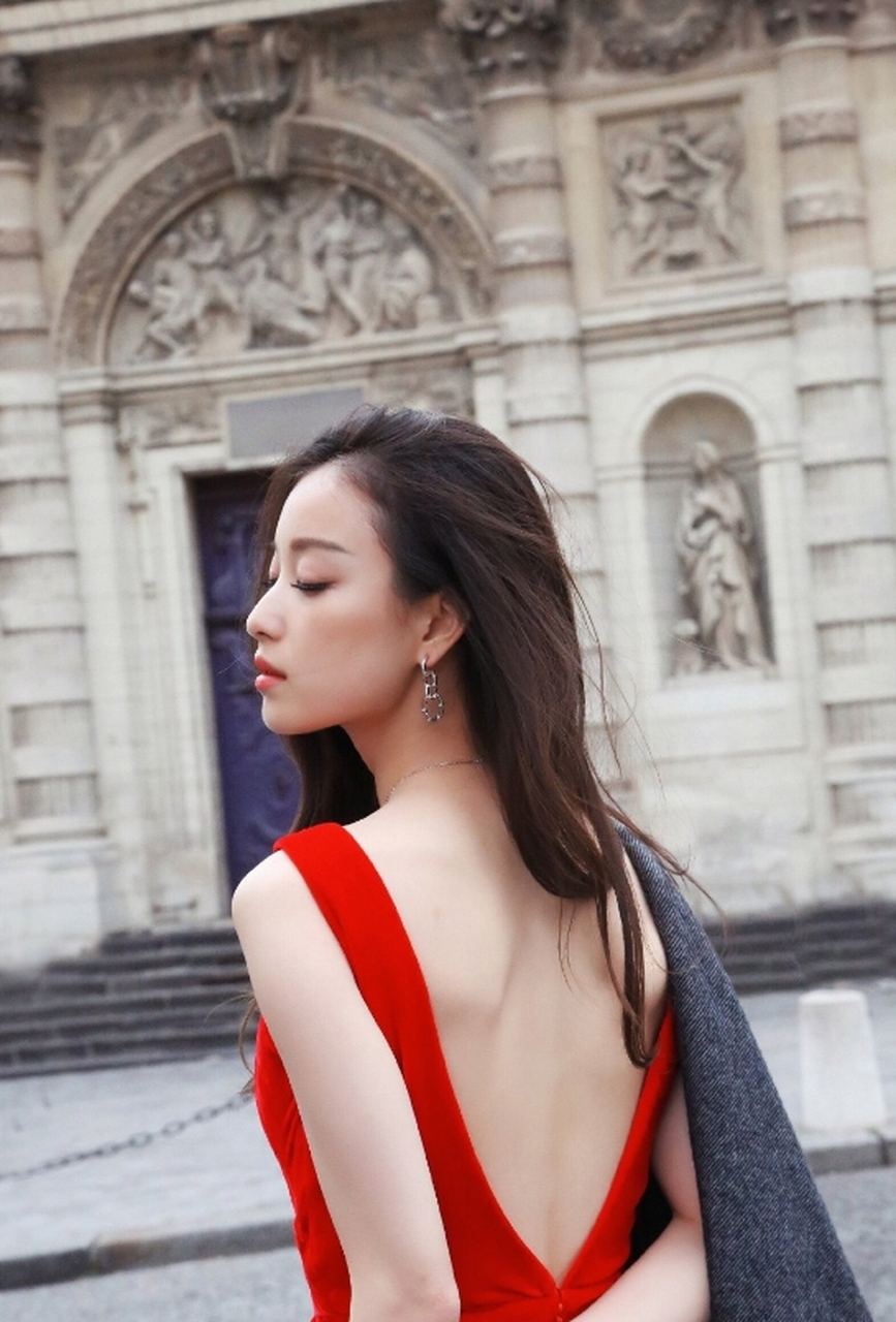 性感火辣,倾国倾城的绝代美女#倪妮# 丰腴身姿,养眼吸睛,雪肤玉貌