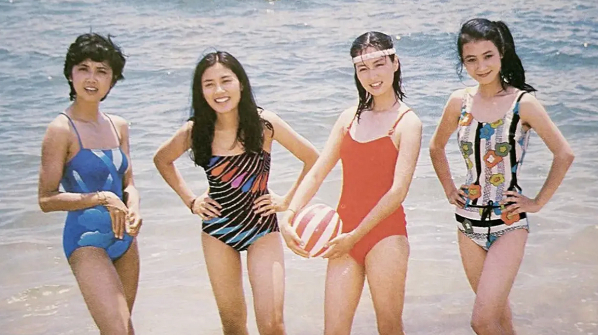 朱琳在海边的泳装照,拍摄于1986年夏.
