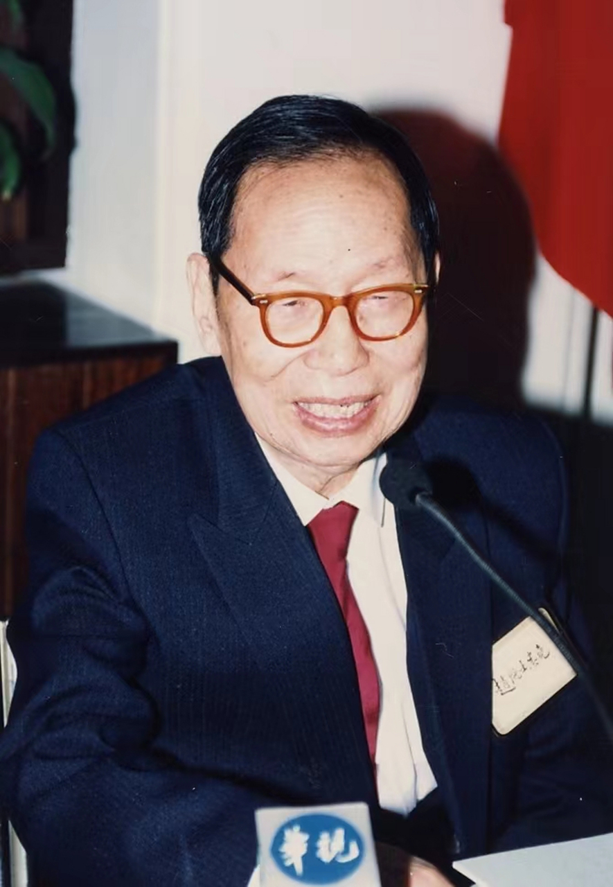 照片中,这个衣衫褴褛蓬头垢面,浑身脏臭的流浪汉事实