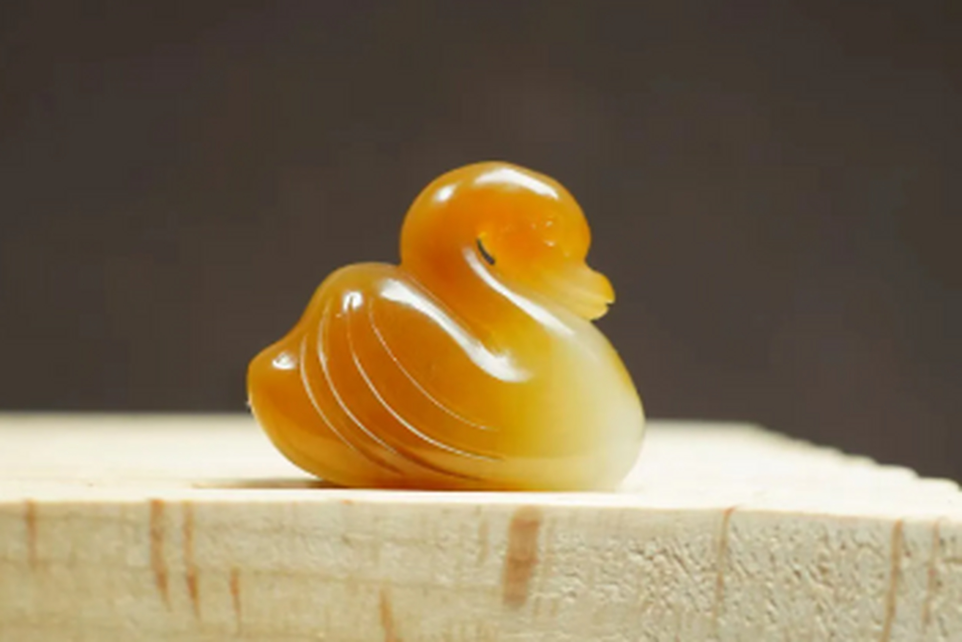 点击头像看直播##和田玉#且末糖白·鹅如意玉坠  玉质干净 糖色亮丽