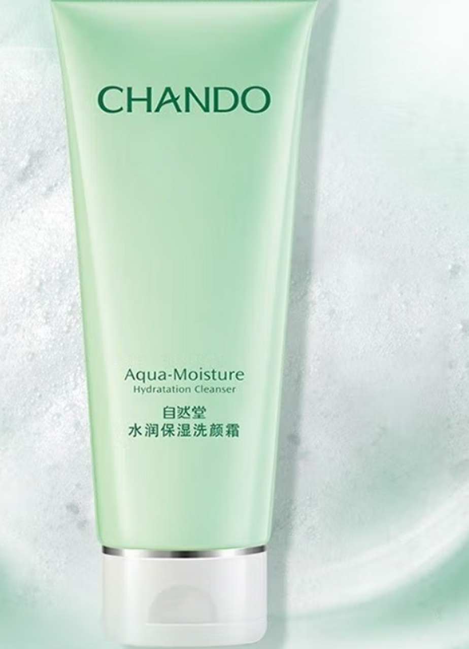 其特有的温泉水配方,能够深层清洁肌肤,同时不会损伤肌肤的天然保护