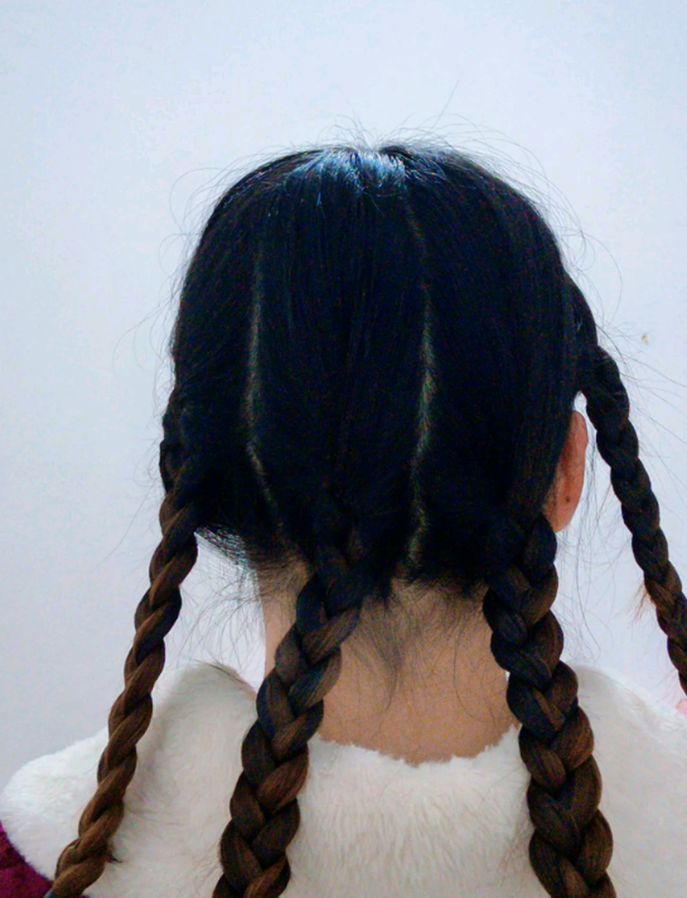 扎四个辫子睡觉,希望第二天起来有美美的卷发