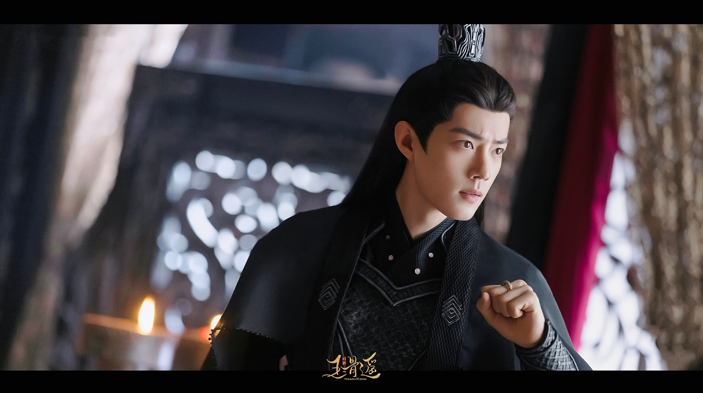 真的是越看越喜欢黑衣时影了,身上很有上位者的坚毅果决,让我对着剧照