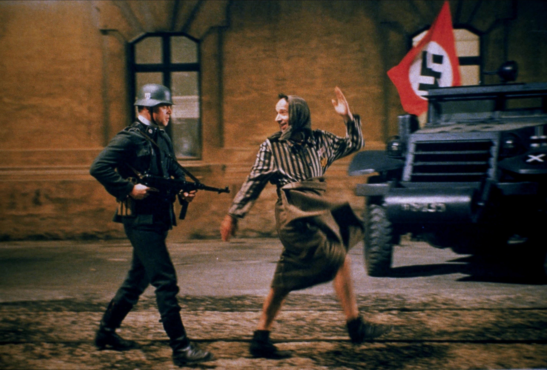 电影美图#  #电影推荐# 《美丽人生》当我生活在苦难时候,我尽量不去