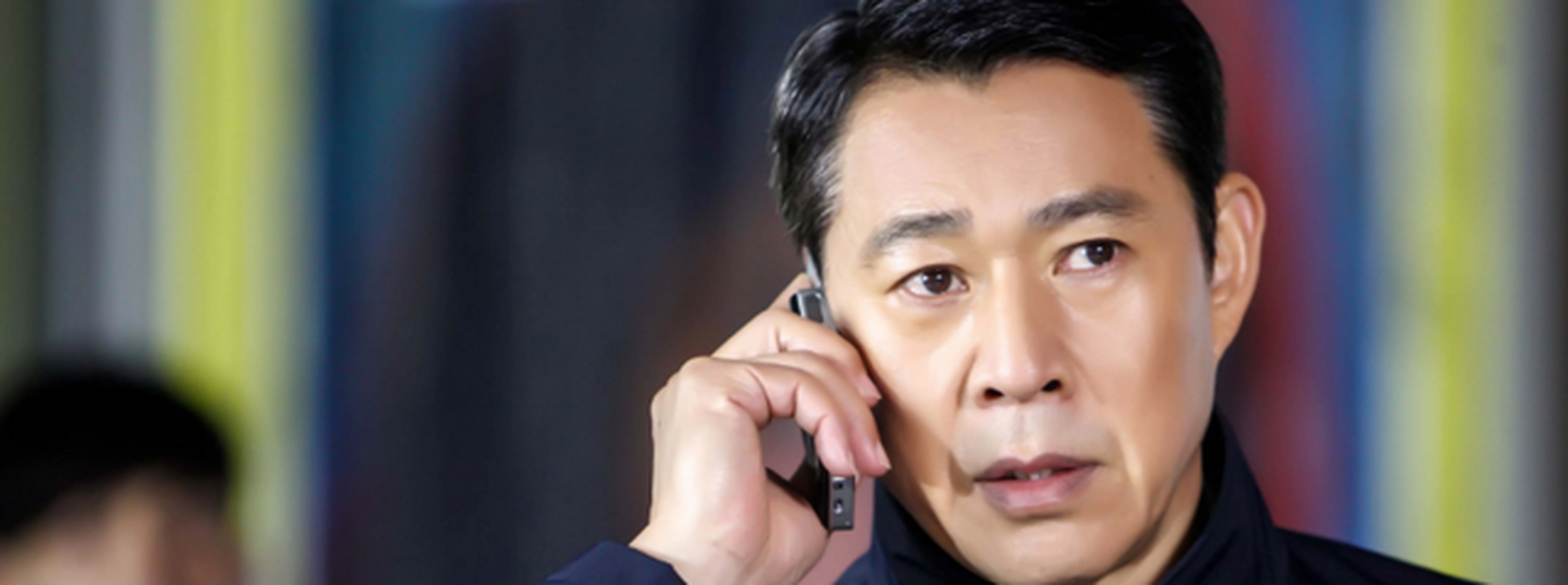 《雾都》是由赵冬苓编剧,黄力加执导,张丰毅,于明加,叶静,刘威,石天琦