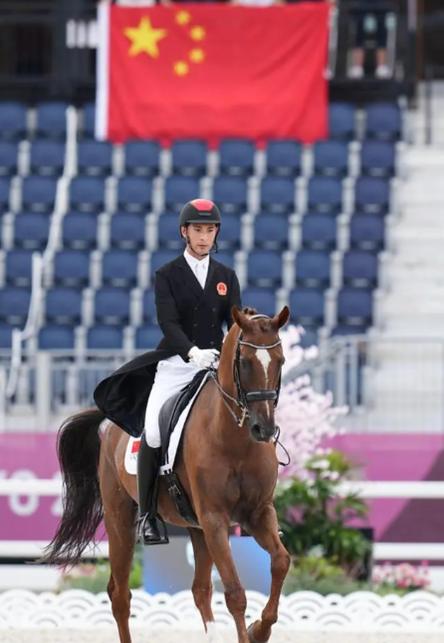 中国马术亚运首金:冠军天赋点满又努力 中国马术亚运首金是由骑手华天
