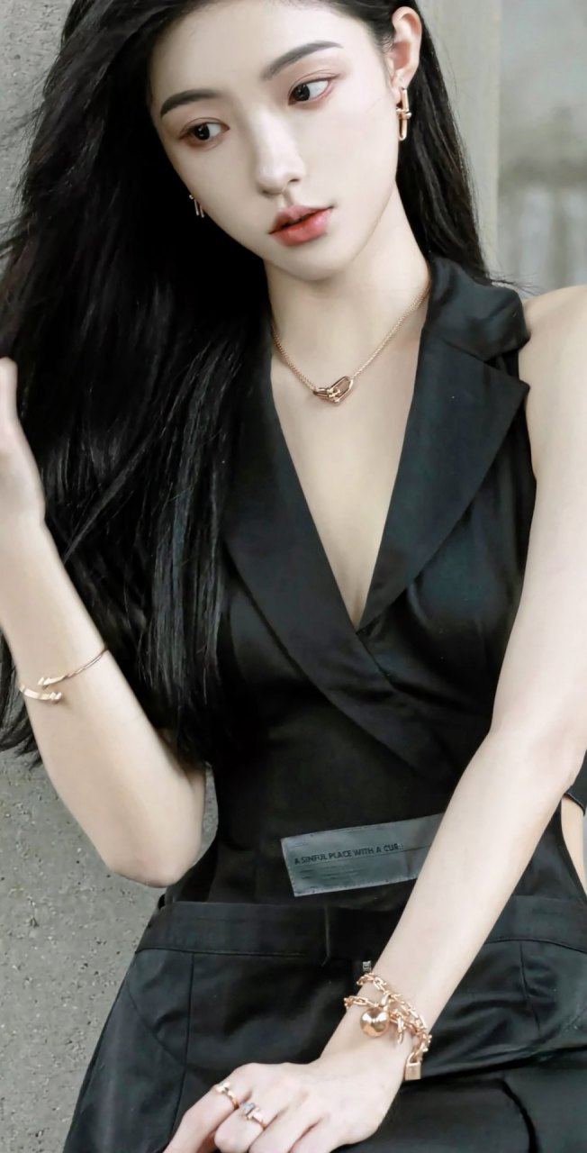你拨弄头发的样子真迷人