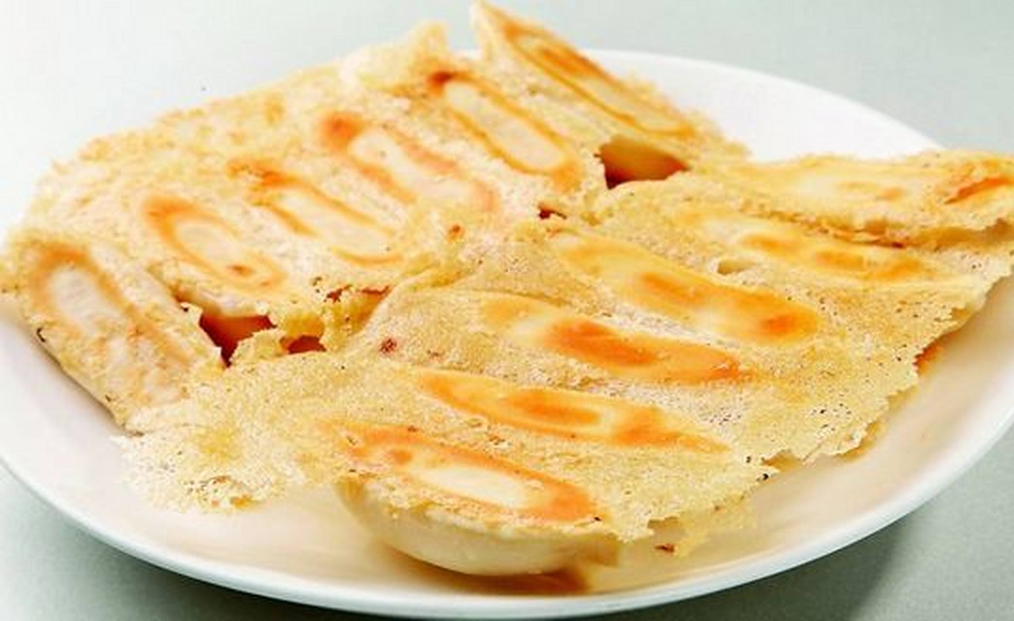 锅贴底面呈深黄色,酥脆,面皮软韧,馅味香美.#夏日限定美食