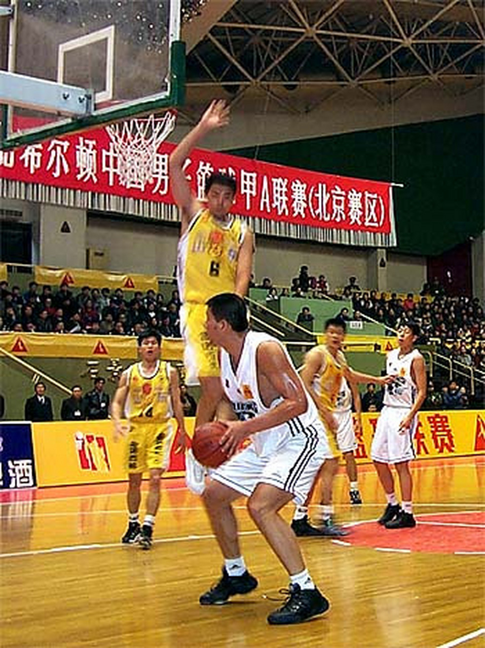 受一下年轻时候巩晓彬的弹跳,当年巩晓彬还是逍遥王和山东皇帝!#cba