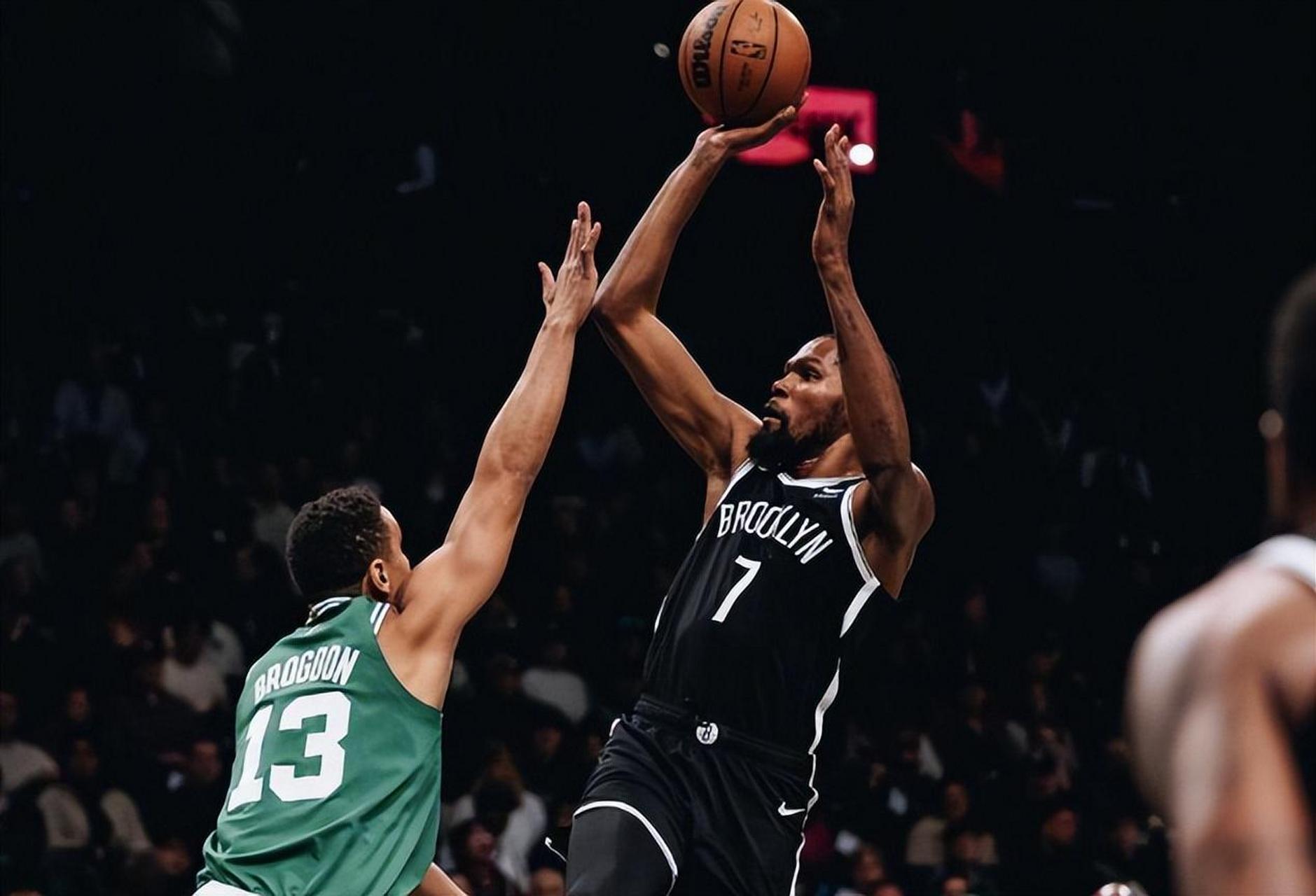 nba总统山,就是形容历史最强的4人,这里面就包含了,荣誉,数据,影响力