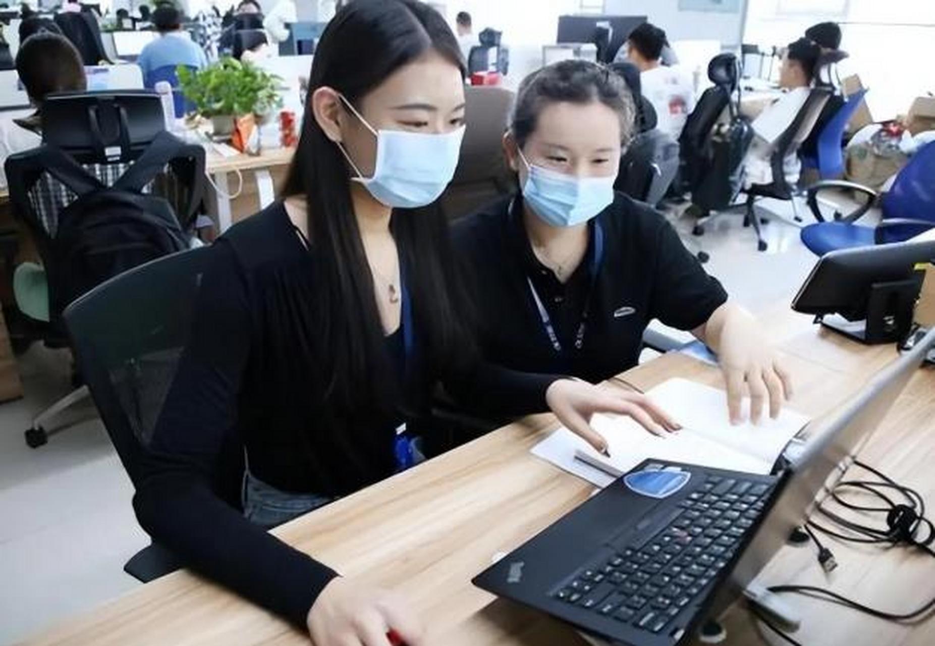 大学生实习可别犯傻 受一些小说影响,很多大学生对职场都有不切实际的