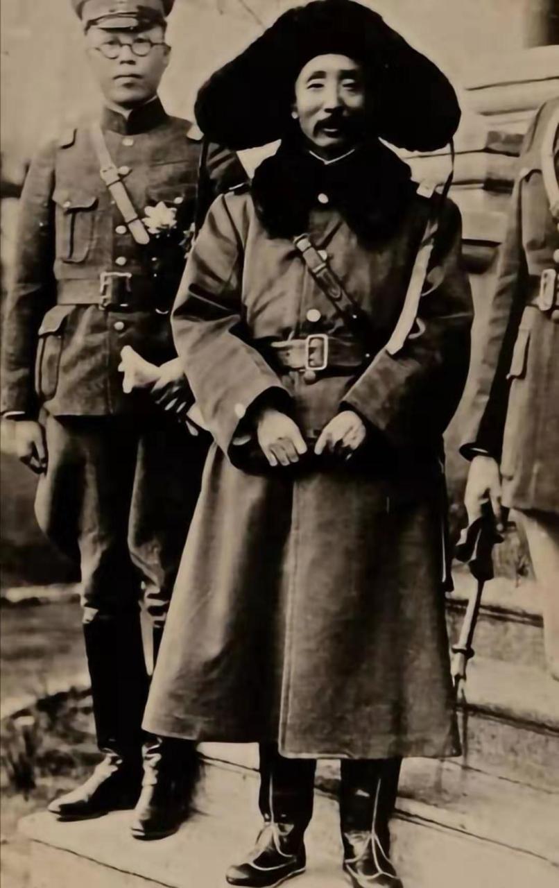 1928年,女匪首"驼龙"被处决前的珍贵照片.