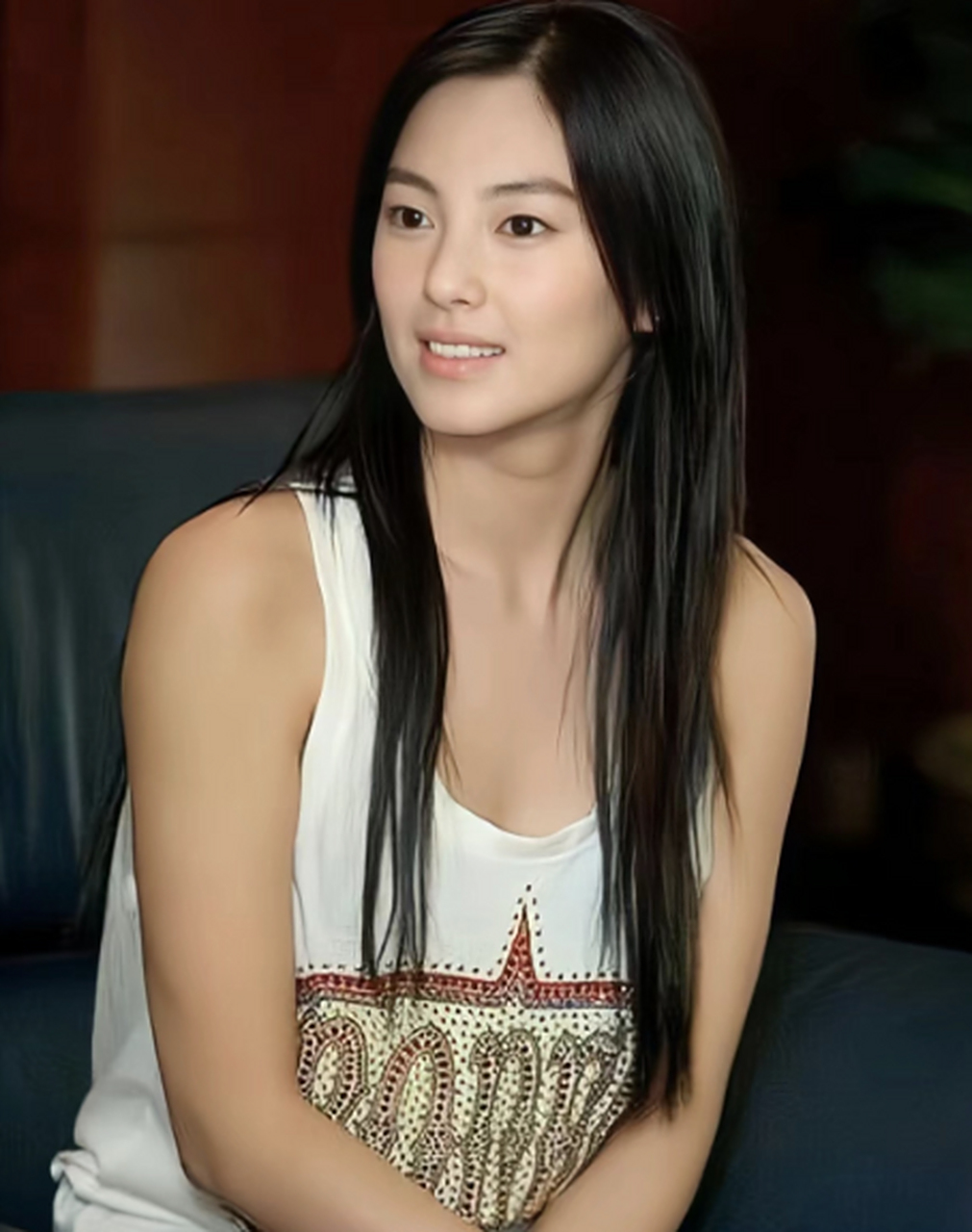 张雨绮的年轻时的照片!看着有点像韩国明星,身材也没有现在好!