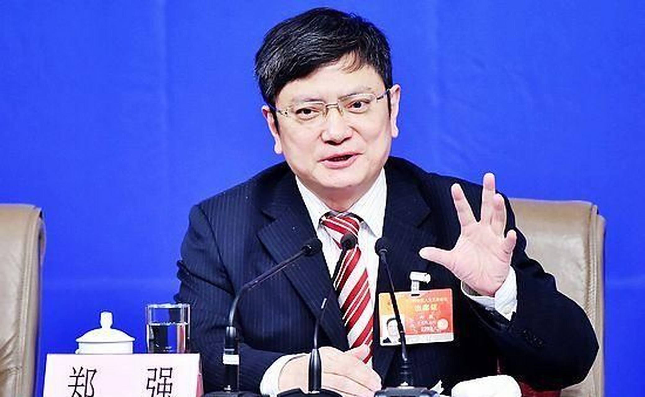 大学校长郑强说,我的两个儿子,让我很没面子,在浙大我是名人,呼风唤雨