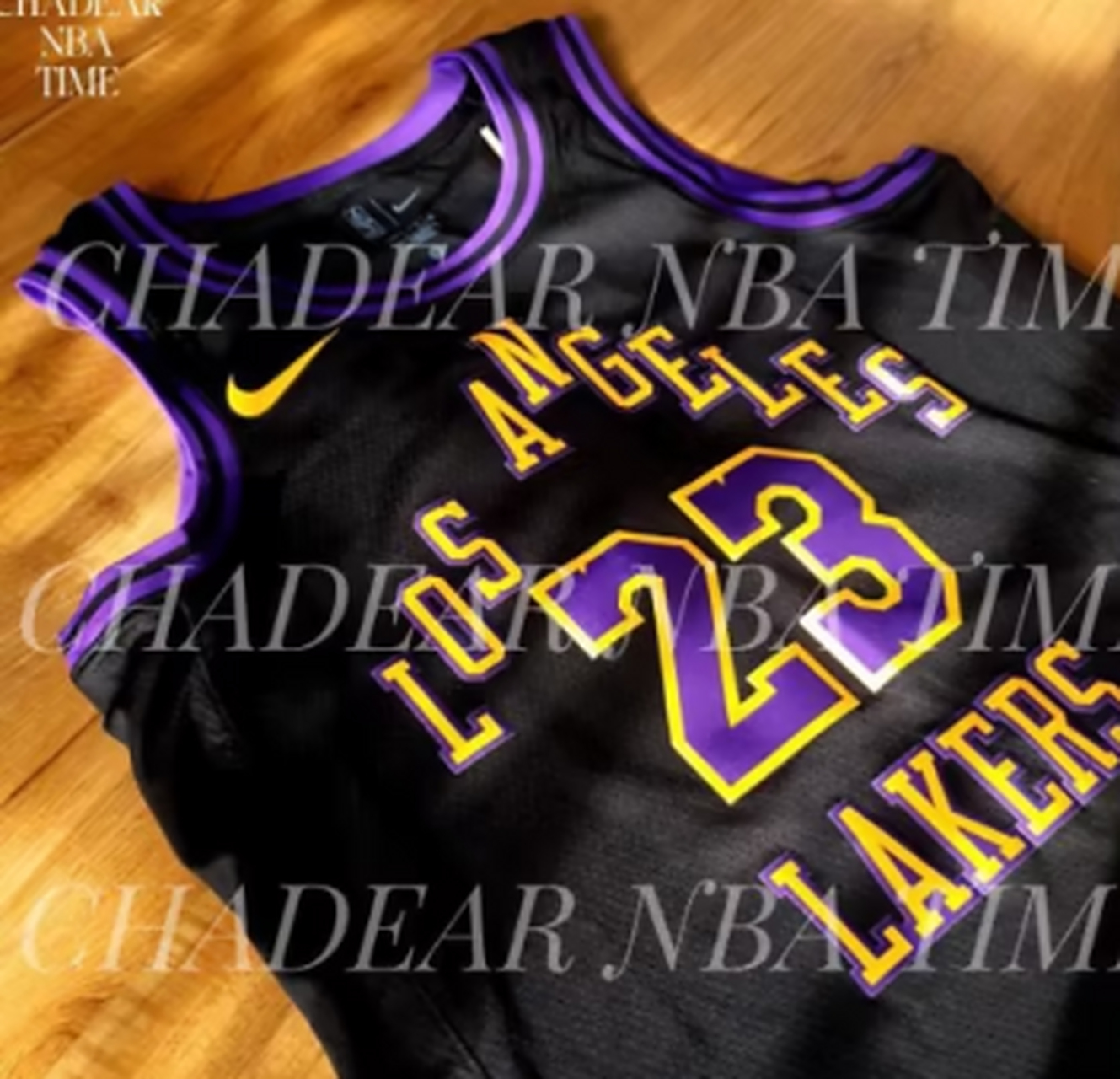 洛杉矶湖人队新赛季城市版球衣曝光,詹姆斯的23号球衣以黑色为底色,紫