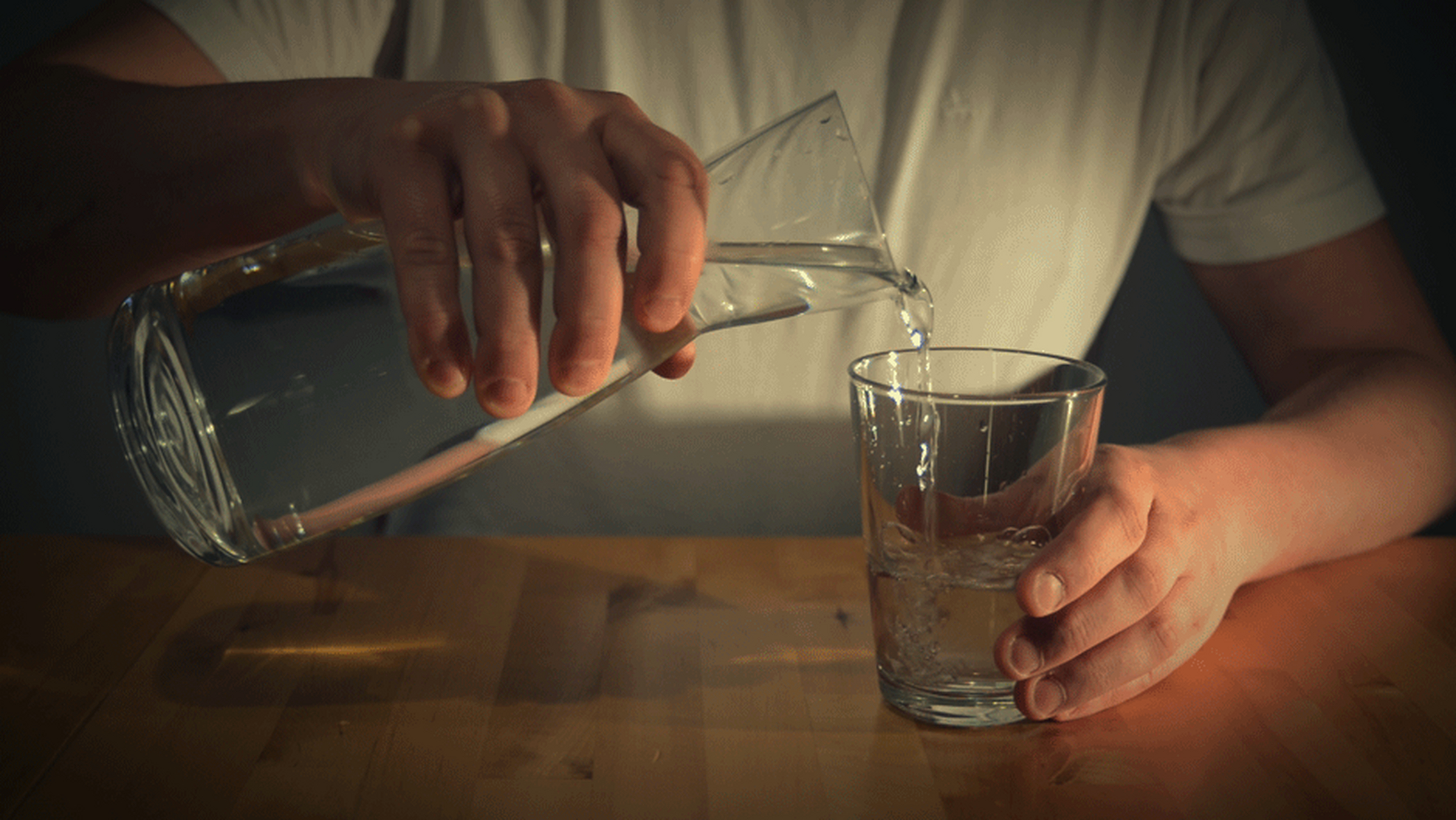 是睡前喝水,还是晨起喝水?