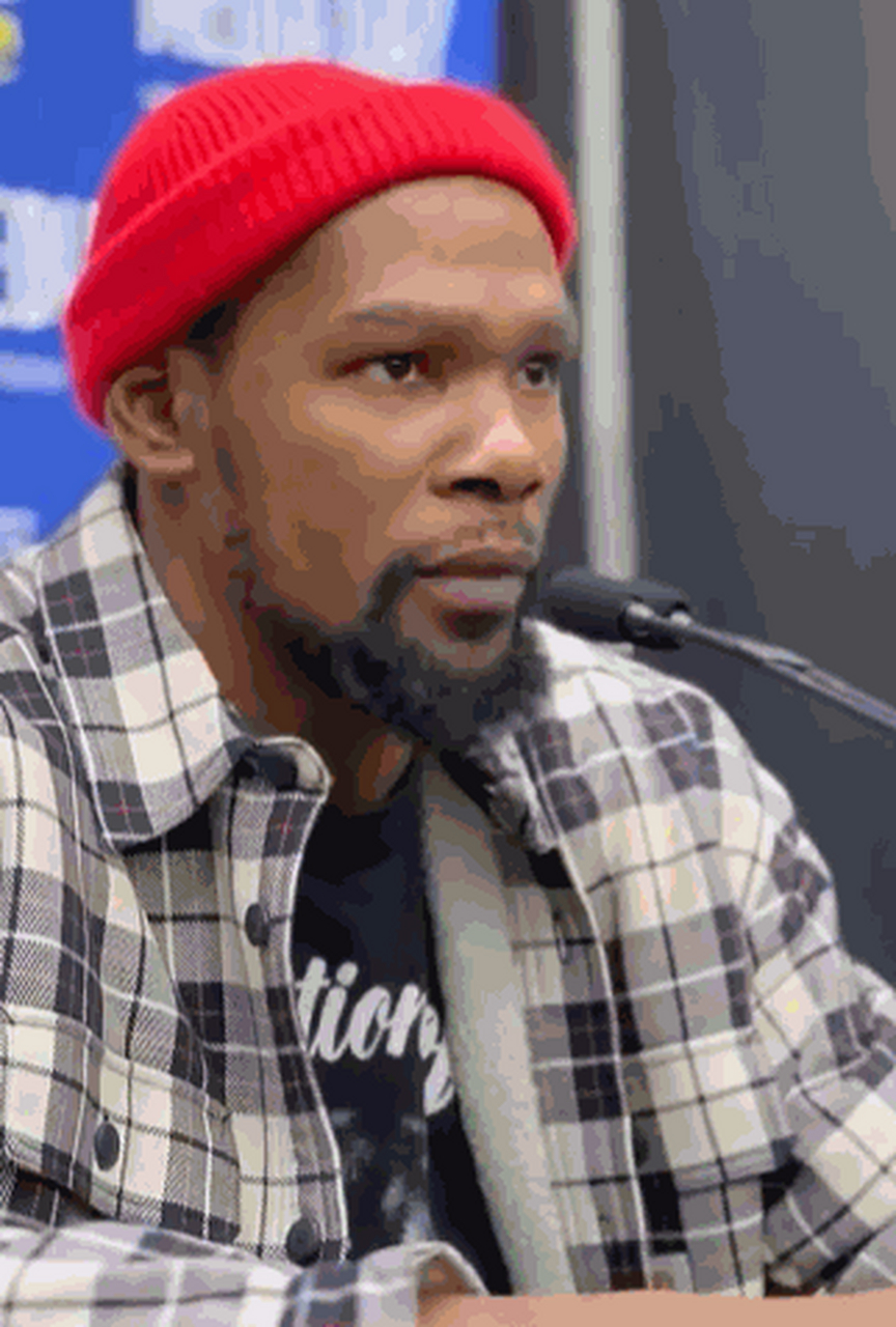 2月19日,全明星周末的采访环节,杜兰特谈到申请交易的话题,疑似回应