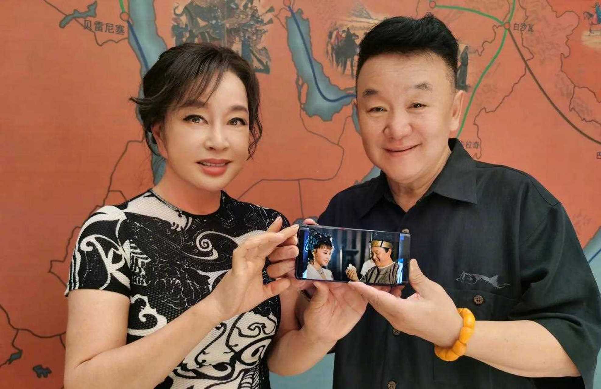 刘晓庆与老戏骨武利平重聚,"武媚娘"与"王公公",满满的回忆啊!