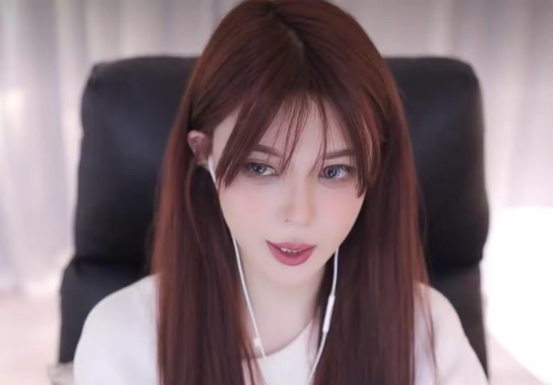 斗鱼一姐要求年薪两百万娶女主播,网友:长得像个蛤蟆