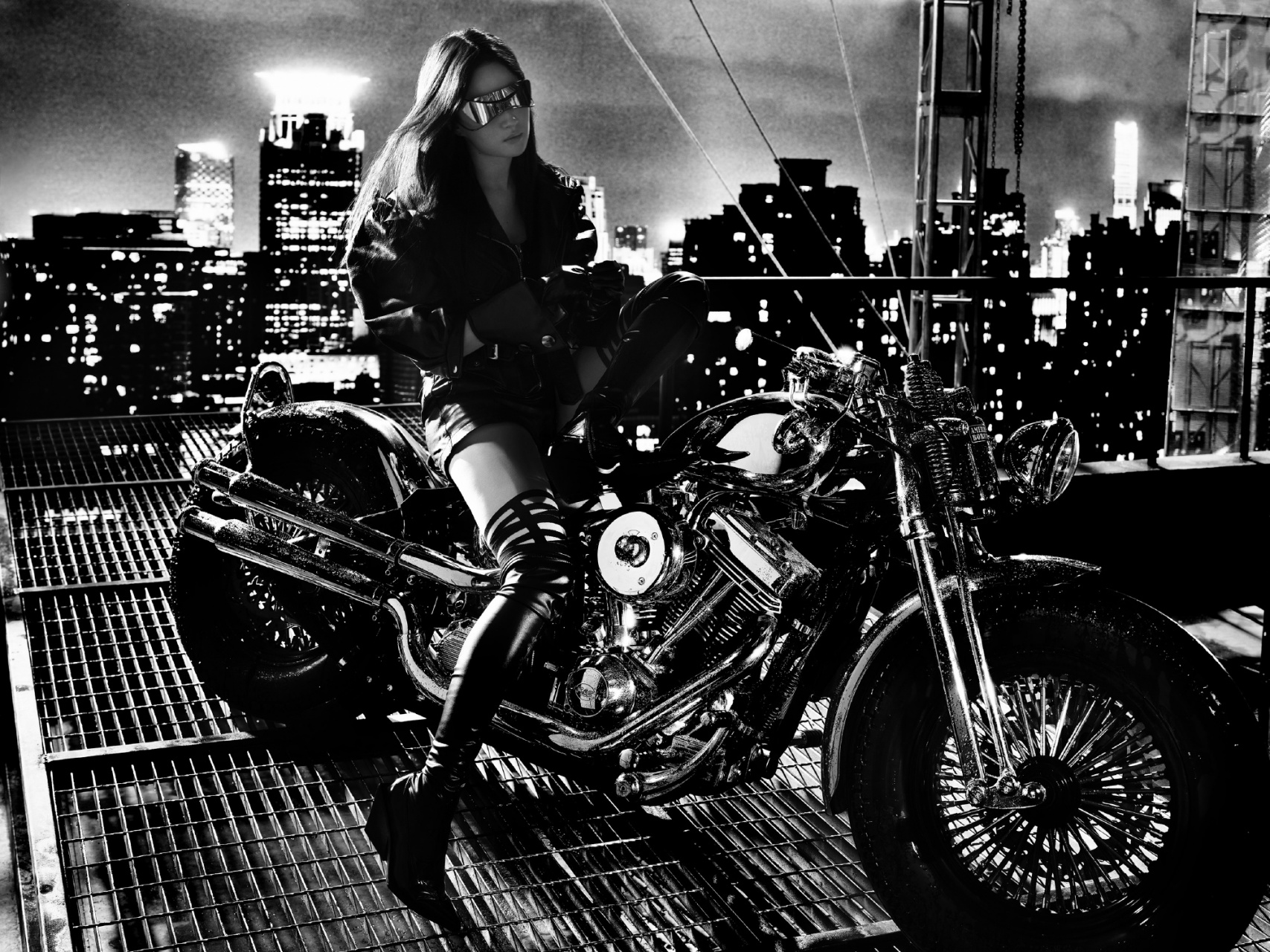 刘亦菲皮衣机车质感大片 黑白机车大片酷飒来袭,风格凌厉鲜明的黑白