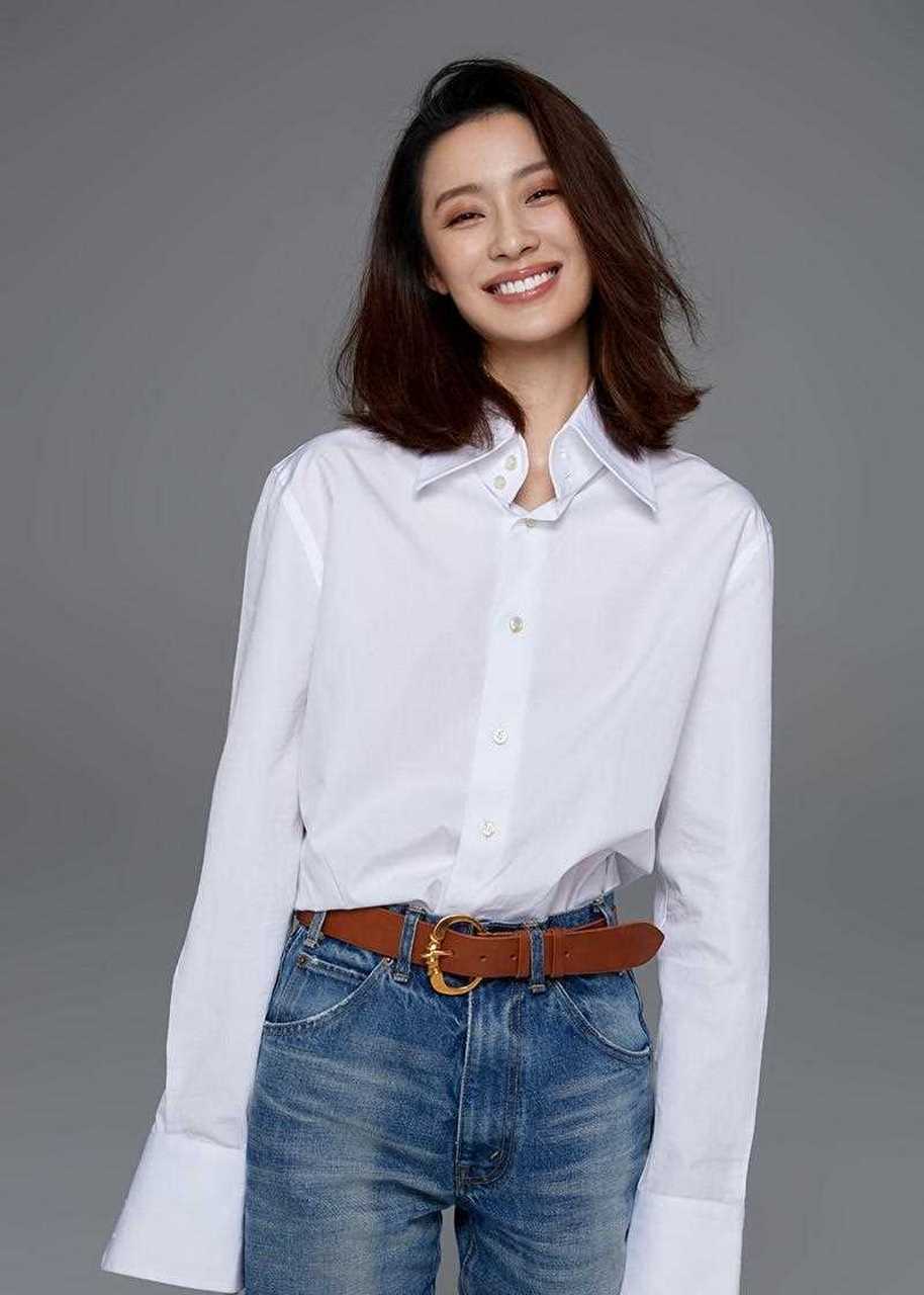 孙佳雨最新极简写真曝光 ,演绎双重魅力