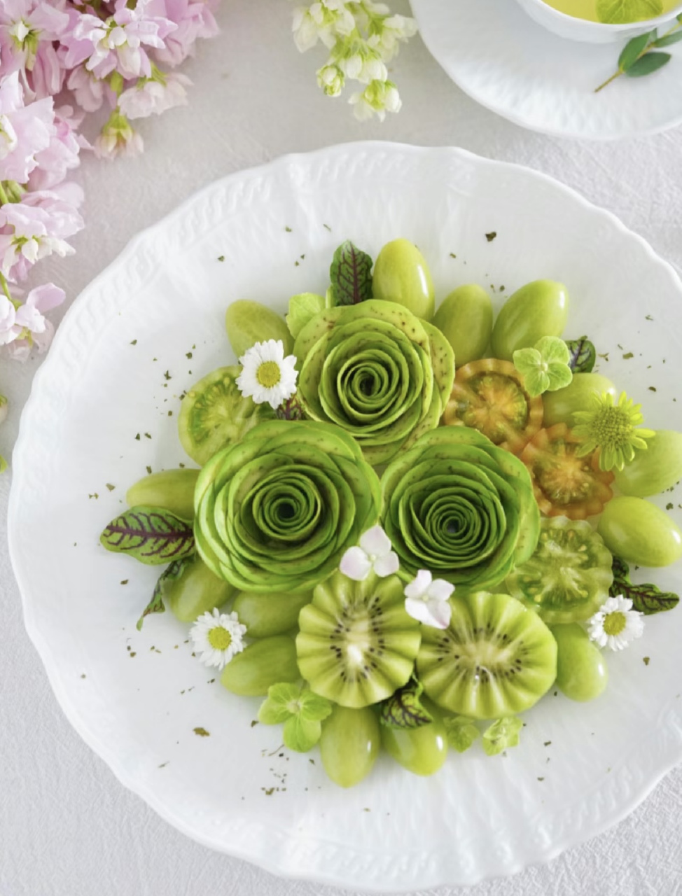 干了这盘绿油油的花样水果拼盘吧!和春天来个约会,让春意在心里发芽