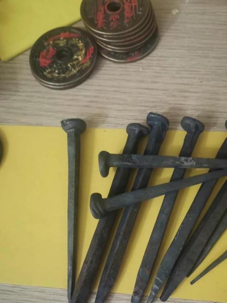 这是用来钉棺材的吧,看着就阴森森的感觉