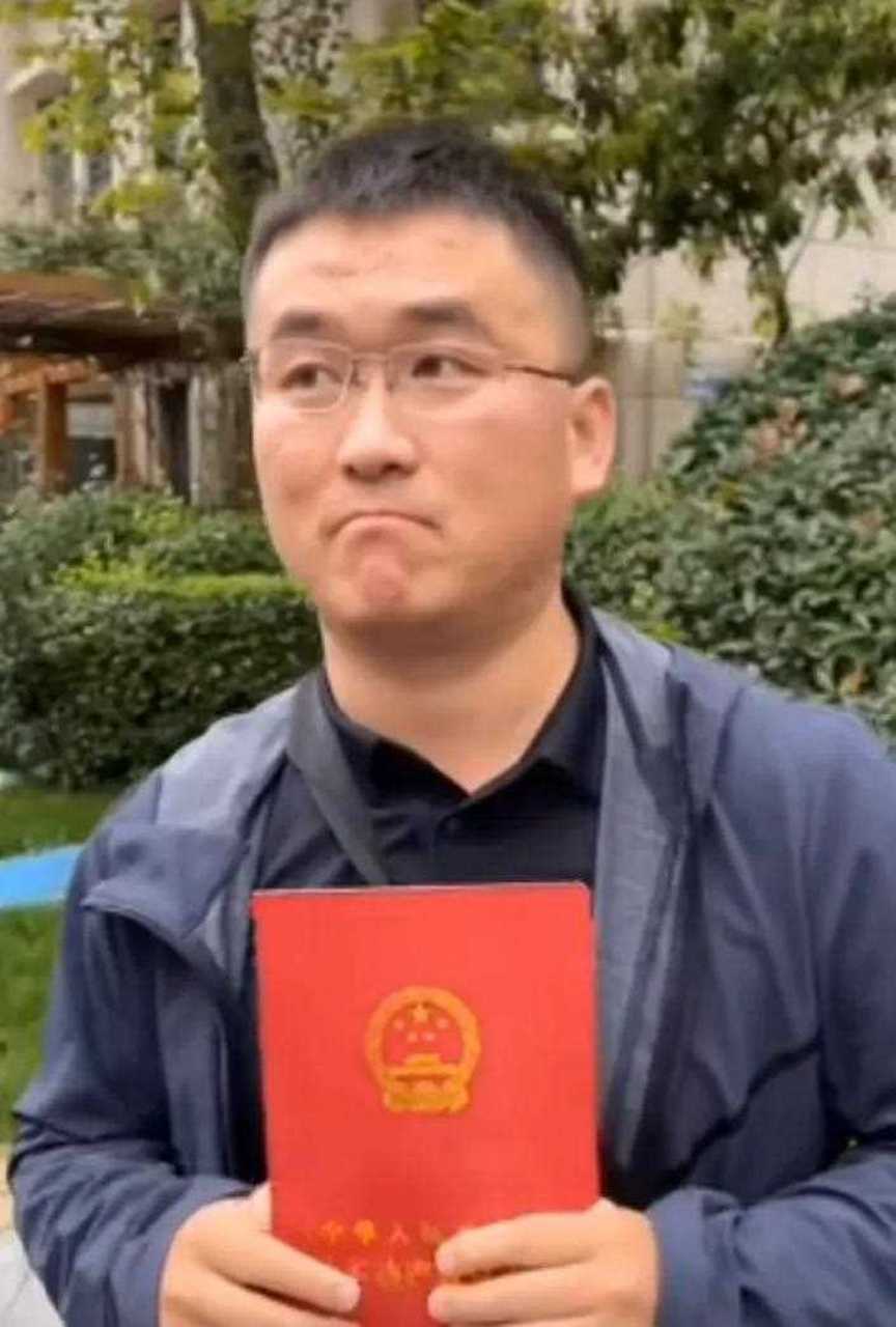 终于在德州买豪宅了,价值8000多一平方,姜涛真的太兴奋了,还特意拿出