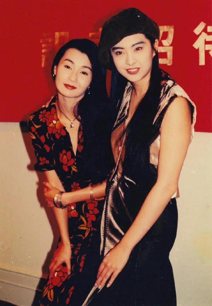 张曼玉和王祖贤合照,两个人都是惊艳了一个时代.