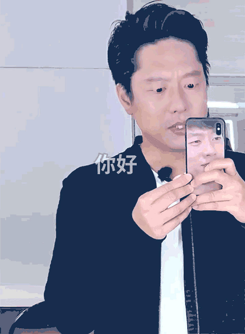 凌潇肃饰演的"墩子"充满憎恨的神情,背负双亲血债的复仇者形象以及