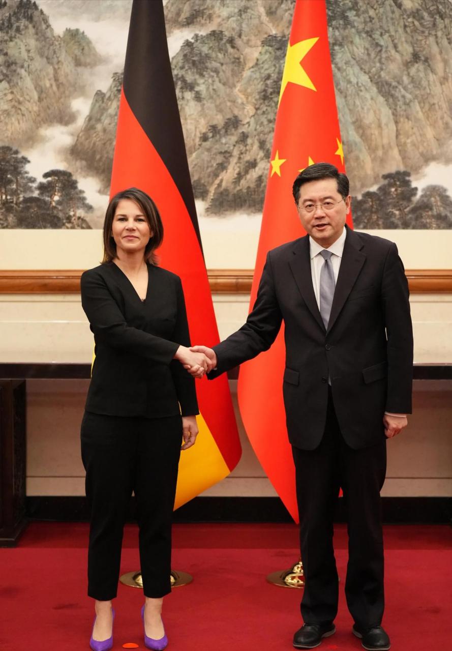 正在中国访问的德国外长贝尔伯克在天津就马克龙言论和