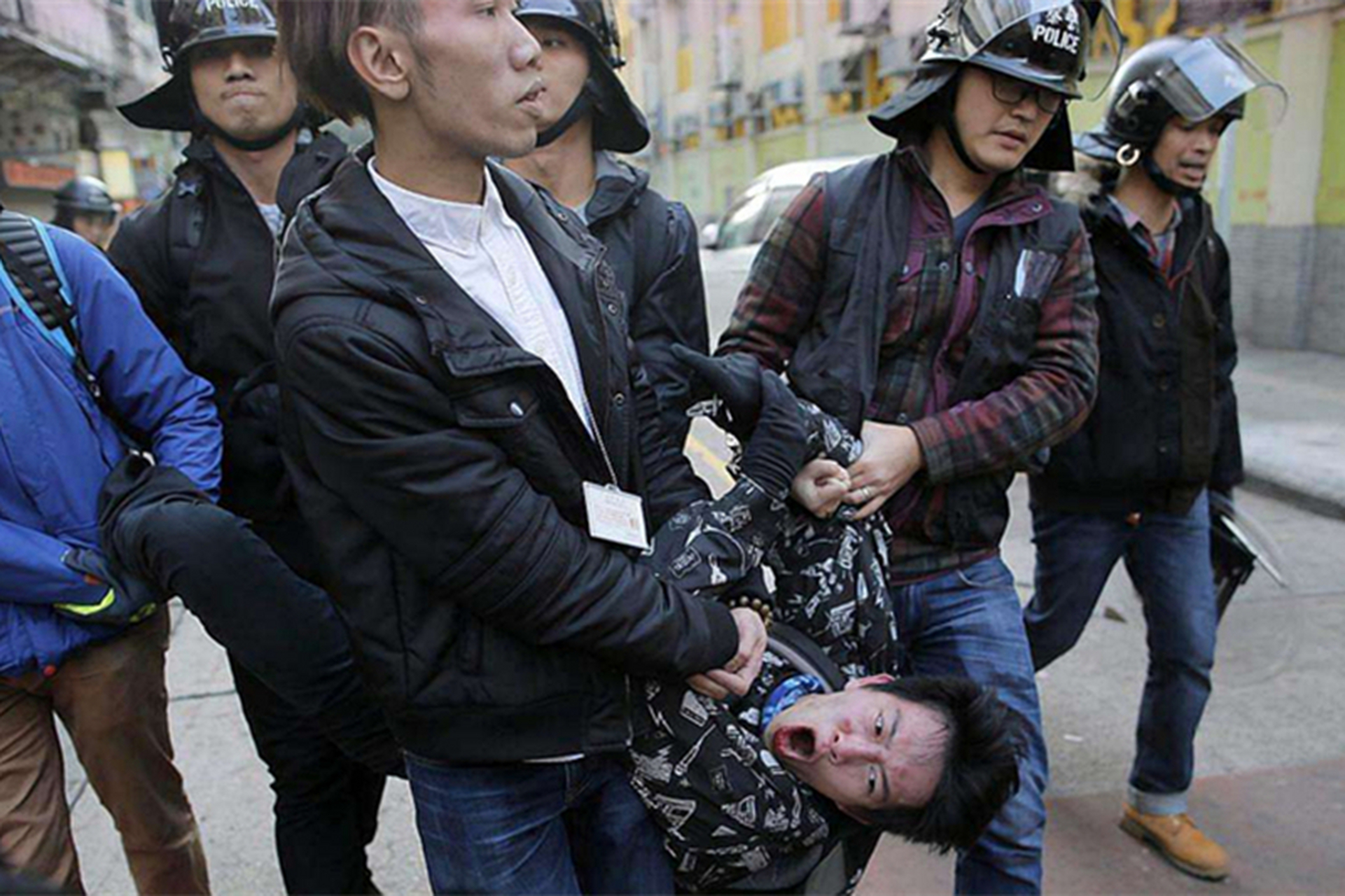 "港警忠实履行承诺:迅速逮捕现代汉奸的港澳内线" 香港警方再次出手