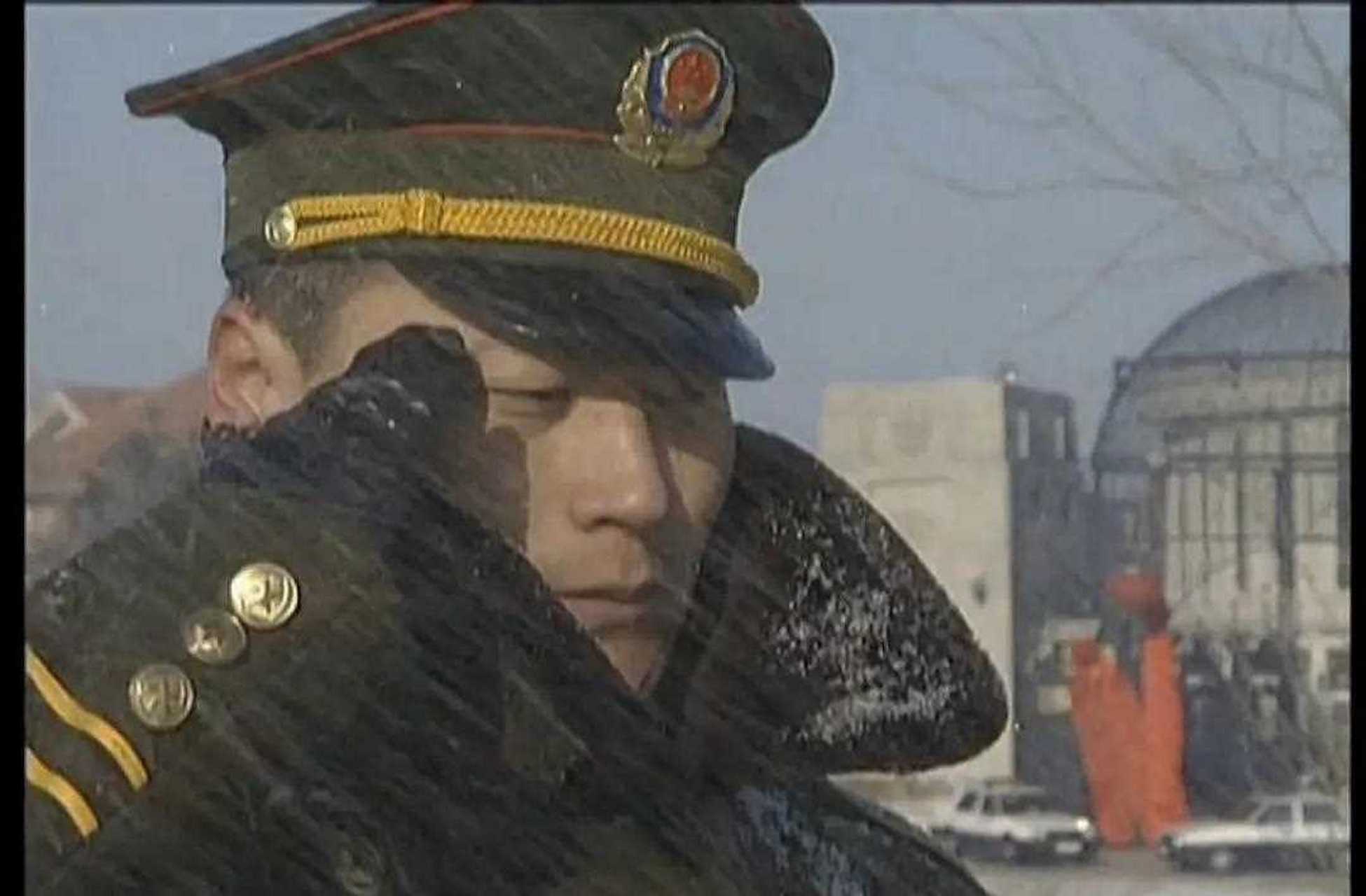 小时候看《大雪无痕》,希望方雨林能和丁洁喜欢他一样喜欢丁洁,但是吧