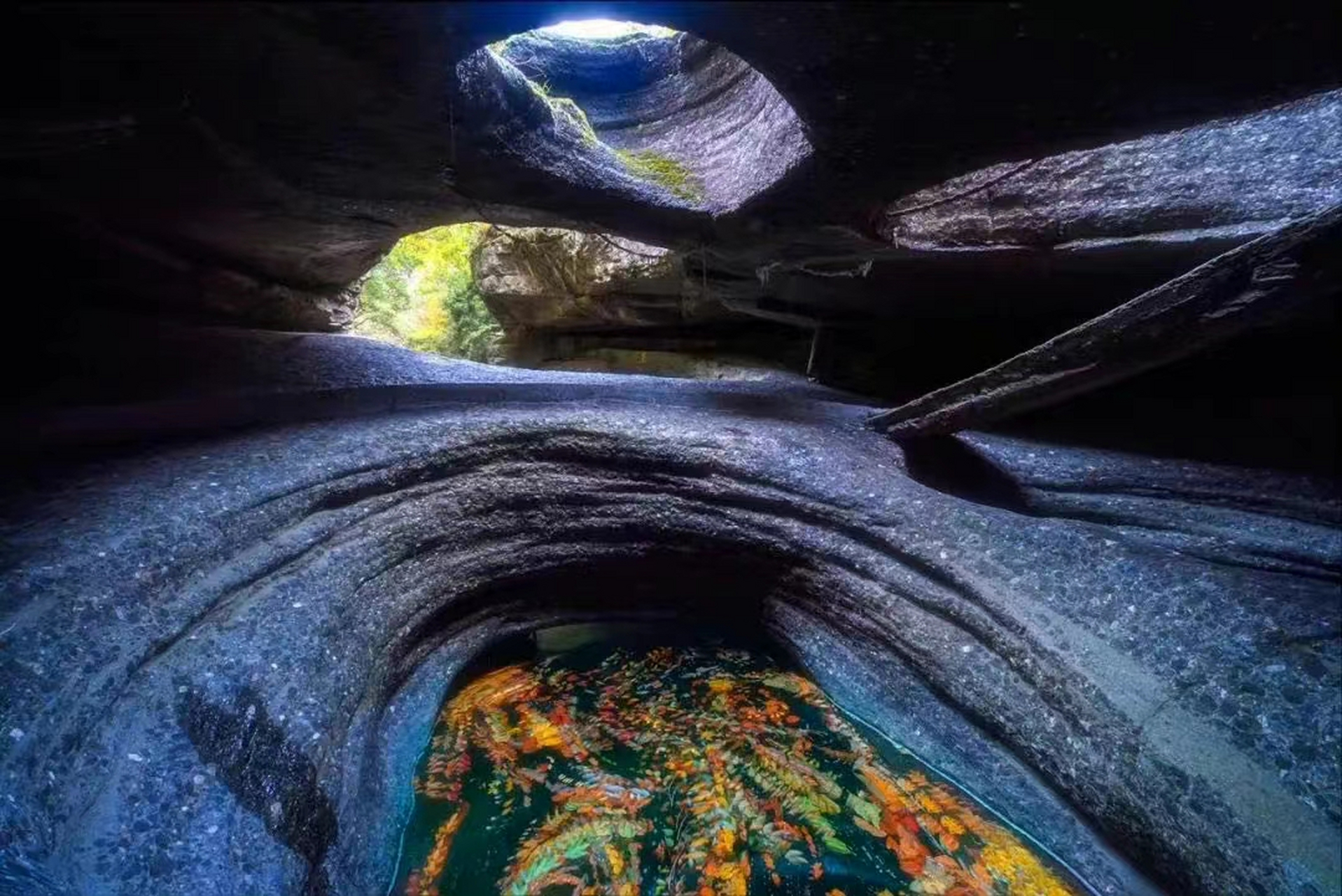 米仓山大峡谷 潺潺的山间小溪顺流而下 清脆的流水声不绝于耳 造型