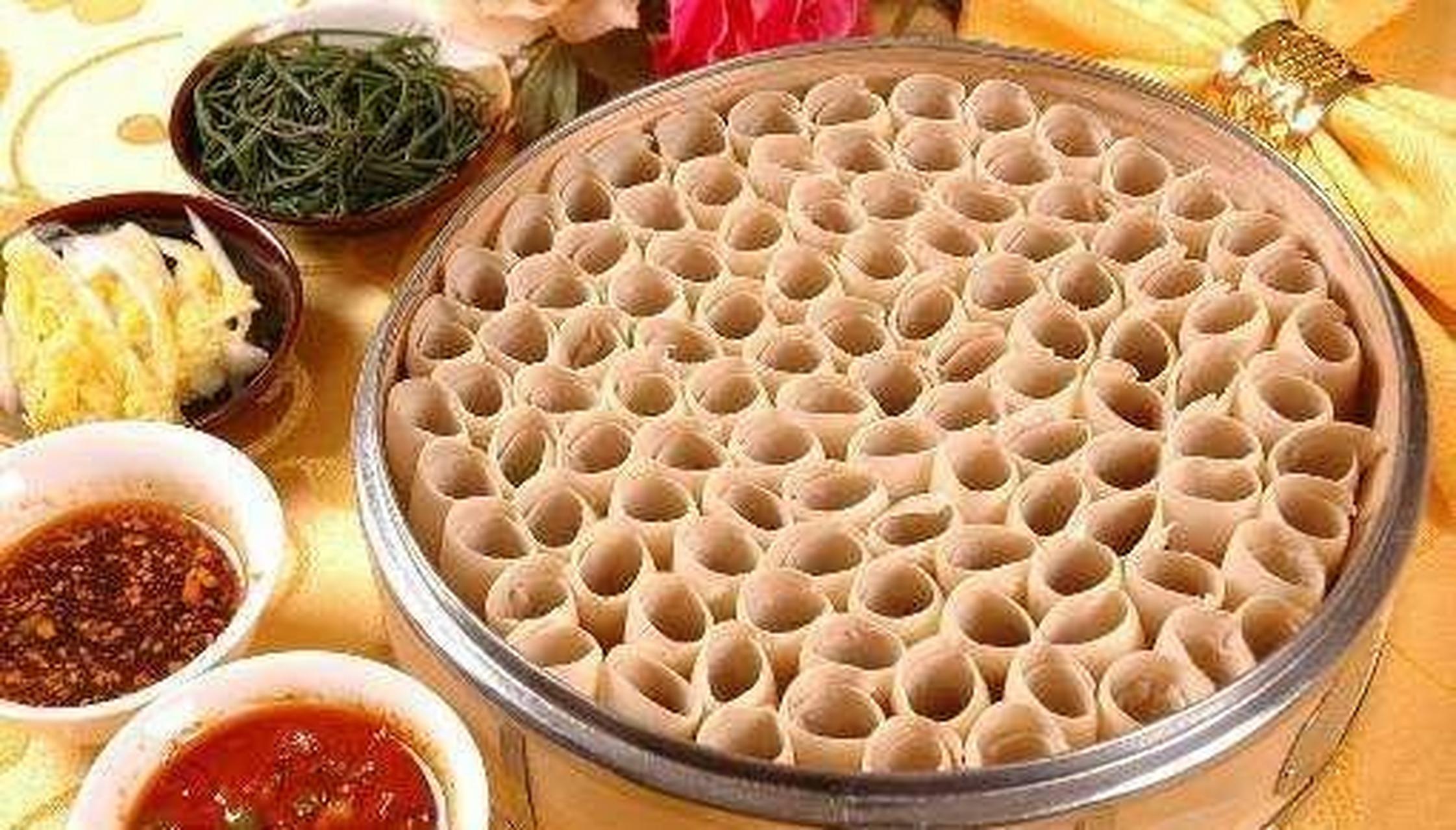 莜面卷是山西的一道经典传统面食名吃,根据历史资料记载,莜面卷已有