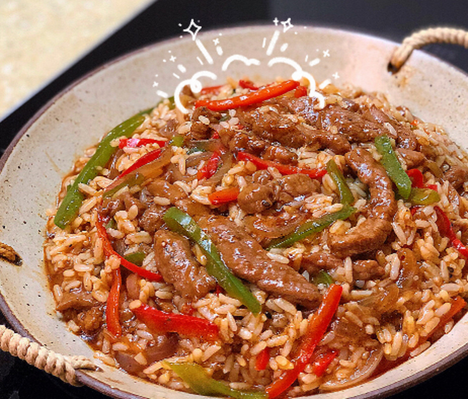 材料超级简单,味道却出乎意料的好的黑椒牛柳盖饭,太好吃了,多准备点