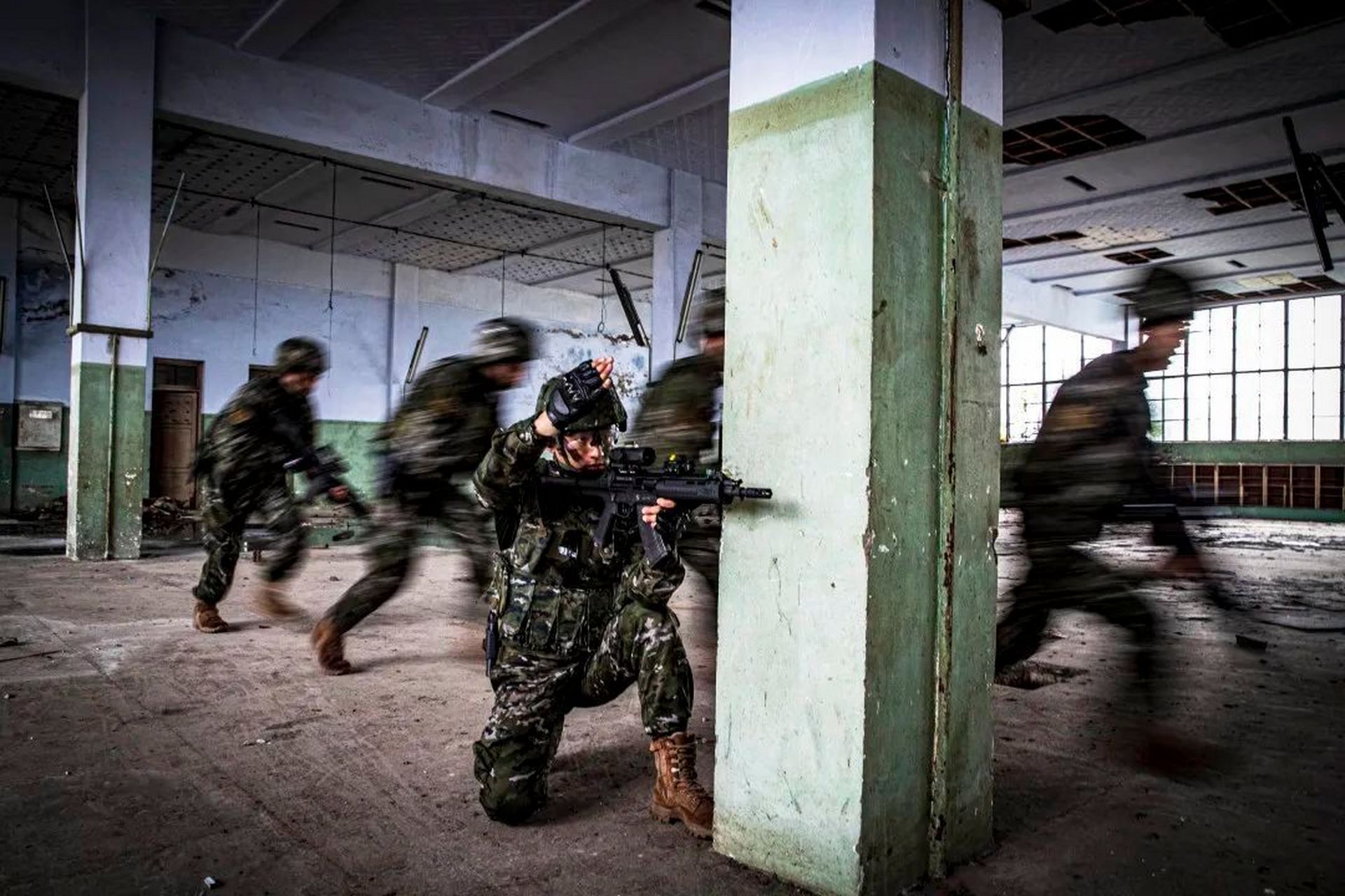 武装泅渡,渗透侦察,房间突入……近日,武警第二机动总队某支队一场