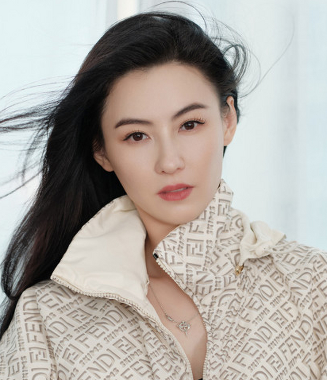 最近,一则关于张柏芝带两个儿子逛街吃喝玩乐的新闻引发了热议.