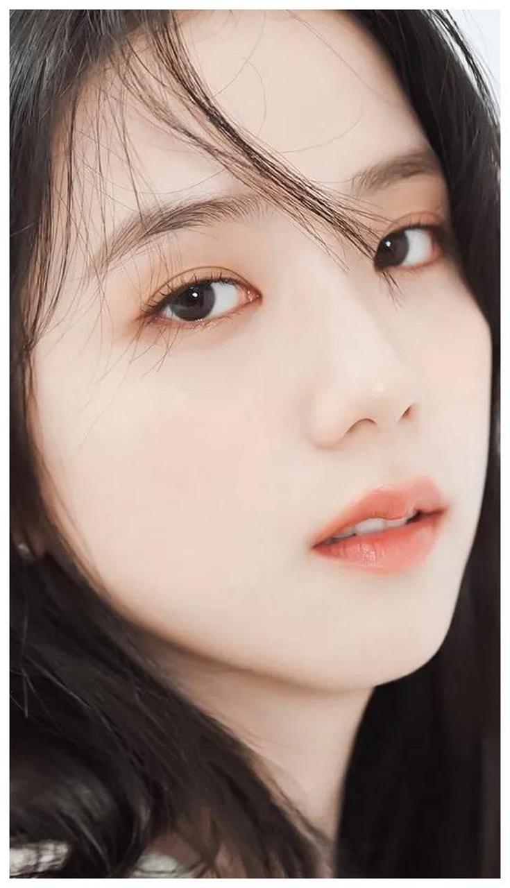 好俊俏的脸,明眸善睐,唇红齿白,是心动的感觉