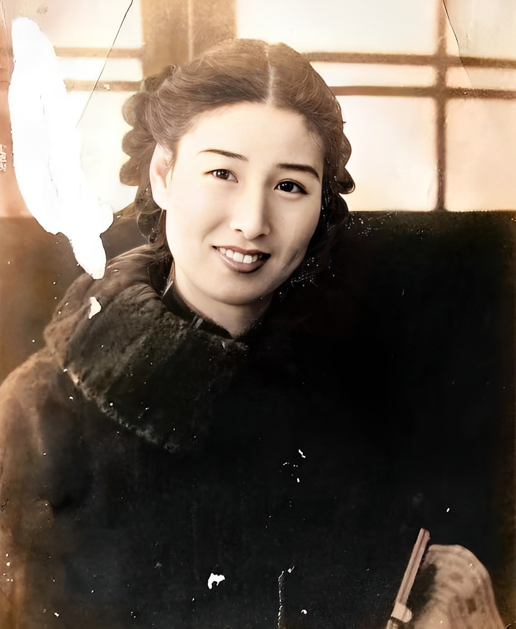 带我一起走!"郑苹如撒娇地对丁默邙说.