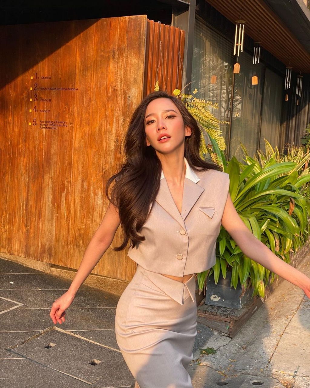 泰国顶流女神aum p(帕德容琶·砂楚 )太绝了,虽然芳龄已是花甲之年