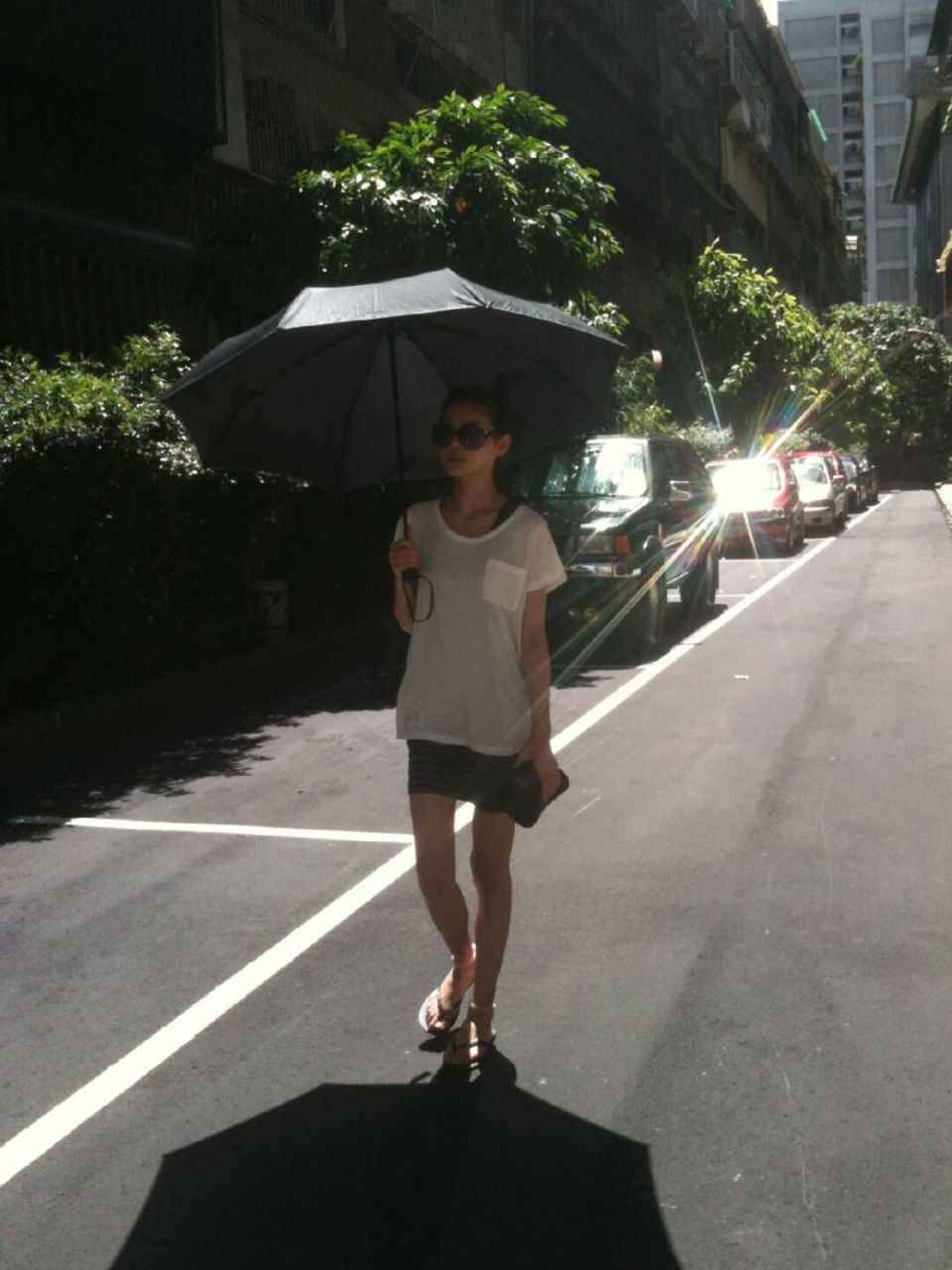 怀旧风情:大s的时尚街拍岁月  今天分享几张大s惊艳的街拍照,这些照片