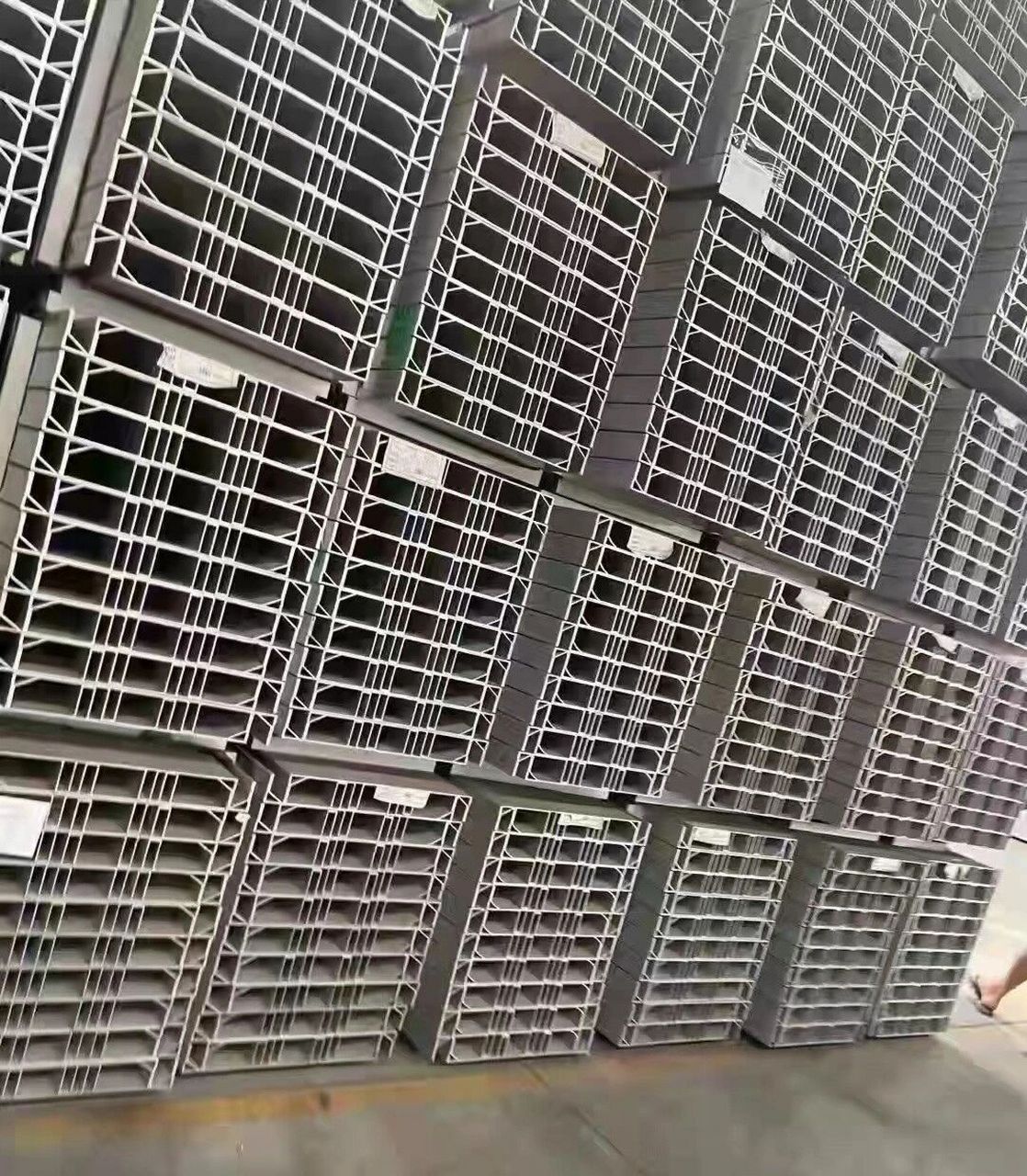 忠旺,超低价出售大量全新铝模板	忠旺,超低价出售大量全新铝模板,周