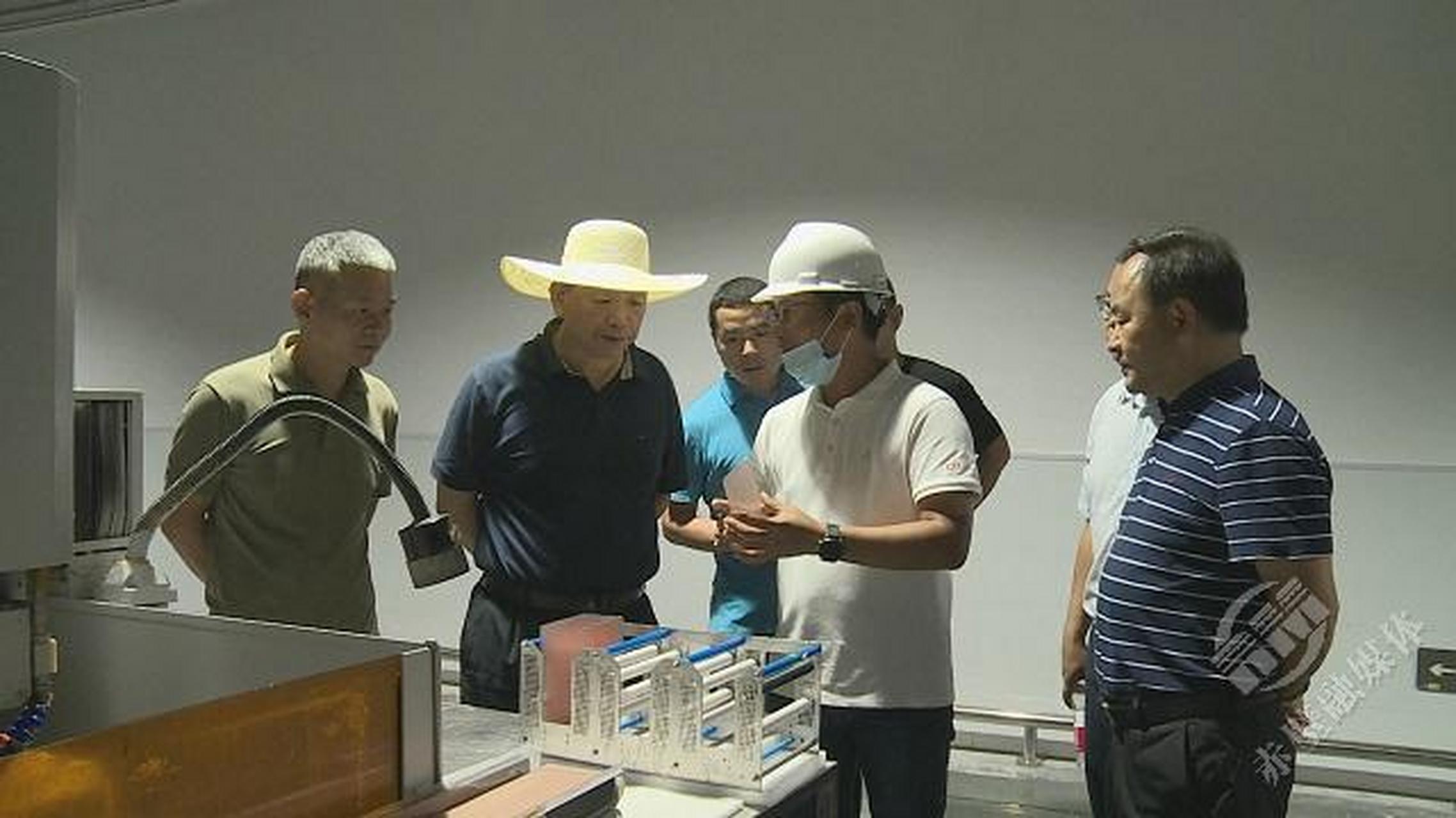 近日,省发改委巡视员徐光率督导组来赤壁市督导重大项目推进工作.