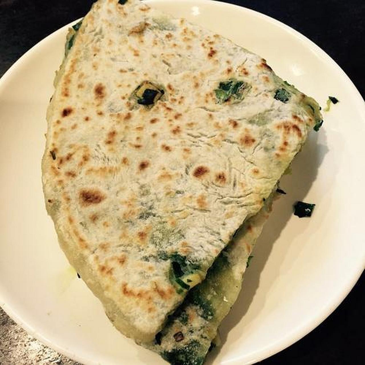 火烧粑,是鄂东乡间的美食之一,是神农架农家传统的民间小吃