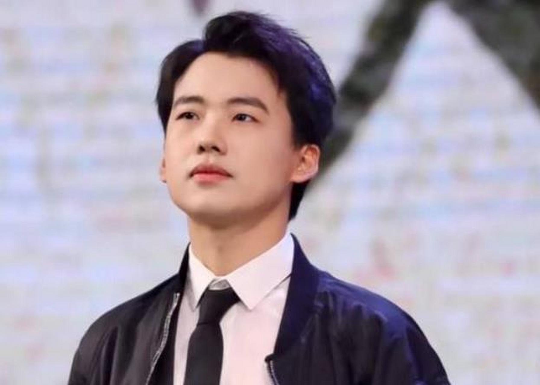 不得不说郭麒麟在《平凡之路》这部剧中,把潘岩这个小人物演活了,正义