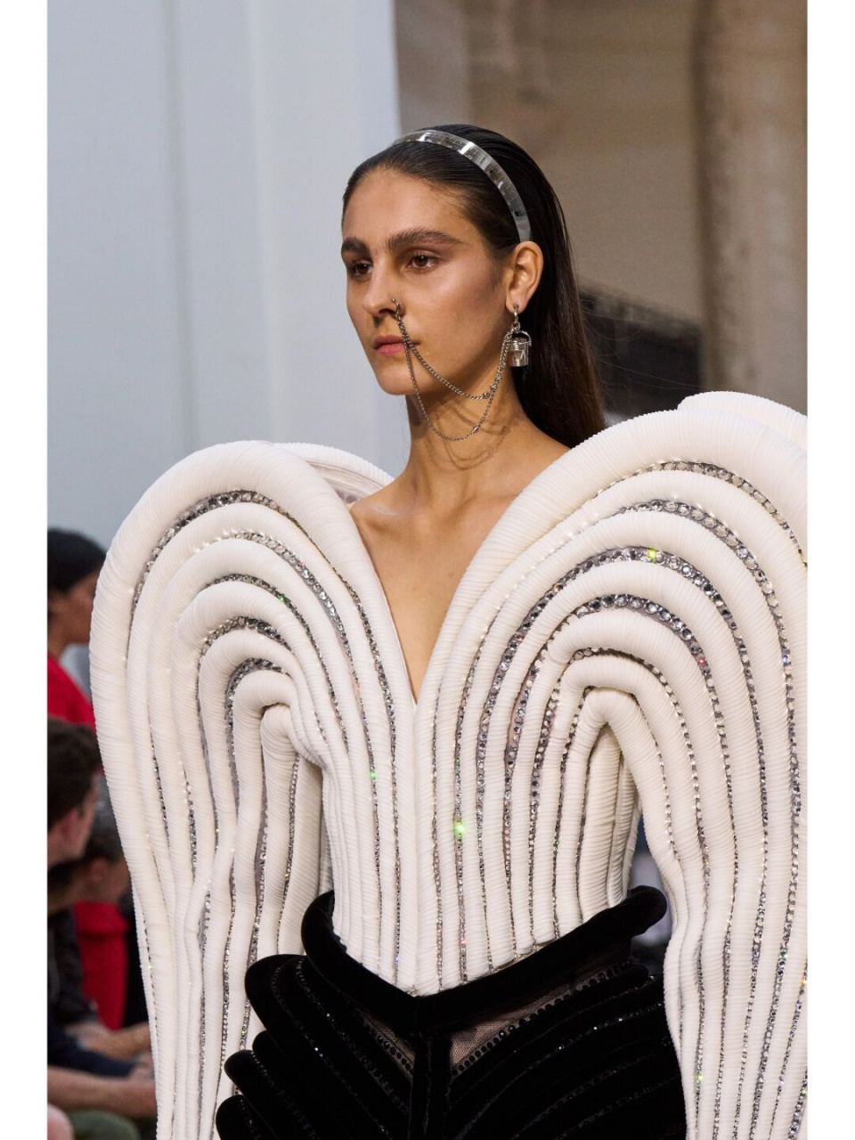 大胆前卫风范  jean paul gaultier 邀请了 balmain 创意总监 olivier