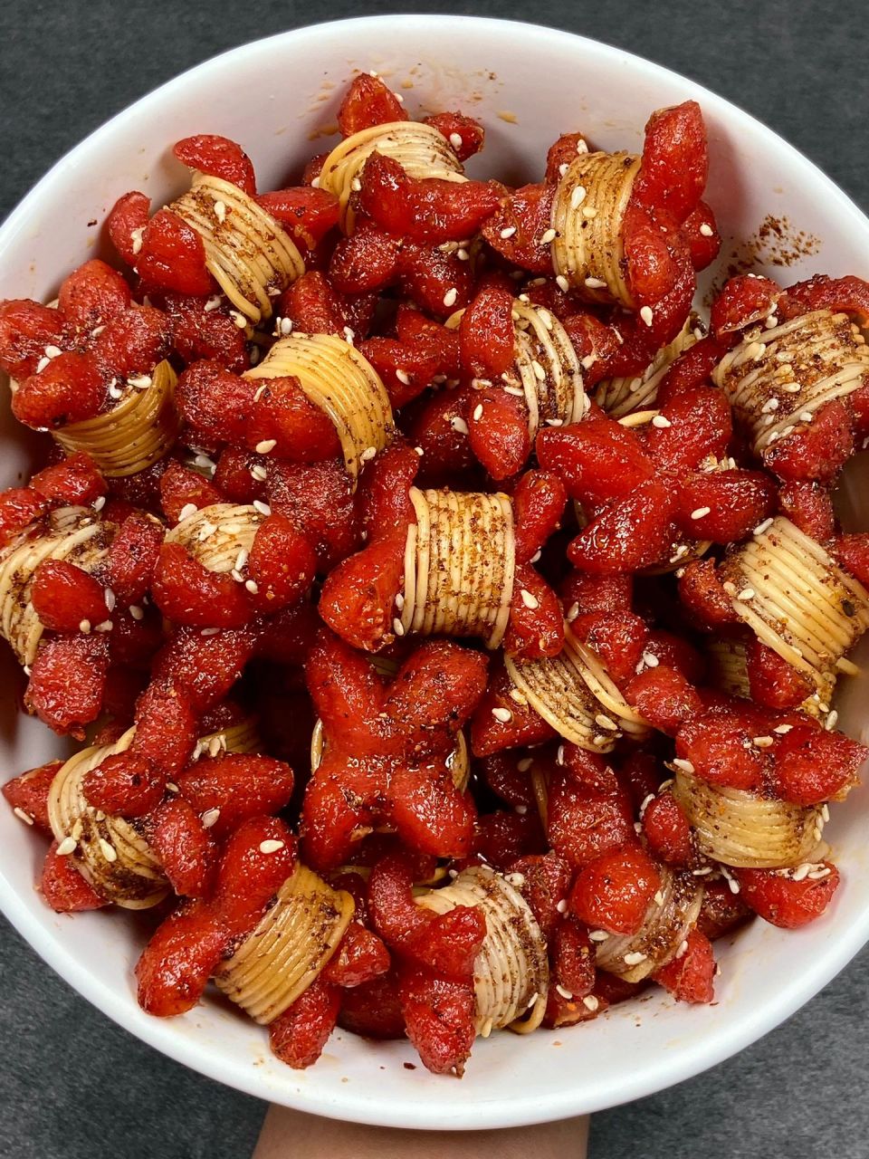 秒杀路边摊的孜然亲亲肠直咽口 开花的亲亲这样做真的巨香巨好吃!