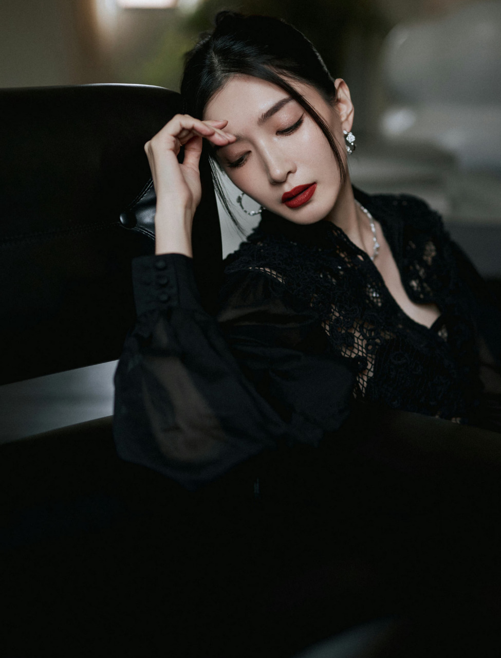 江疏影黑色连衣裙美得好高级