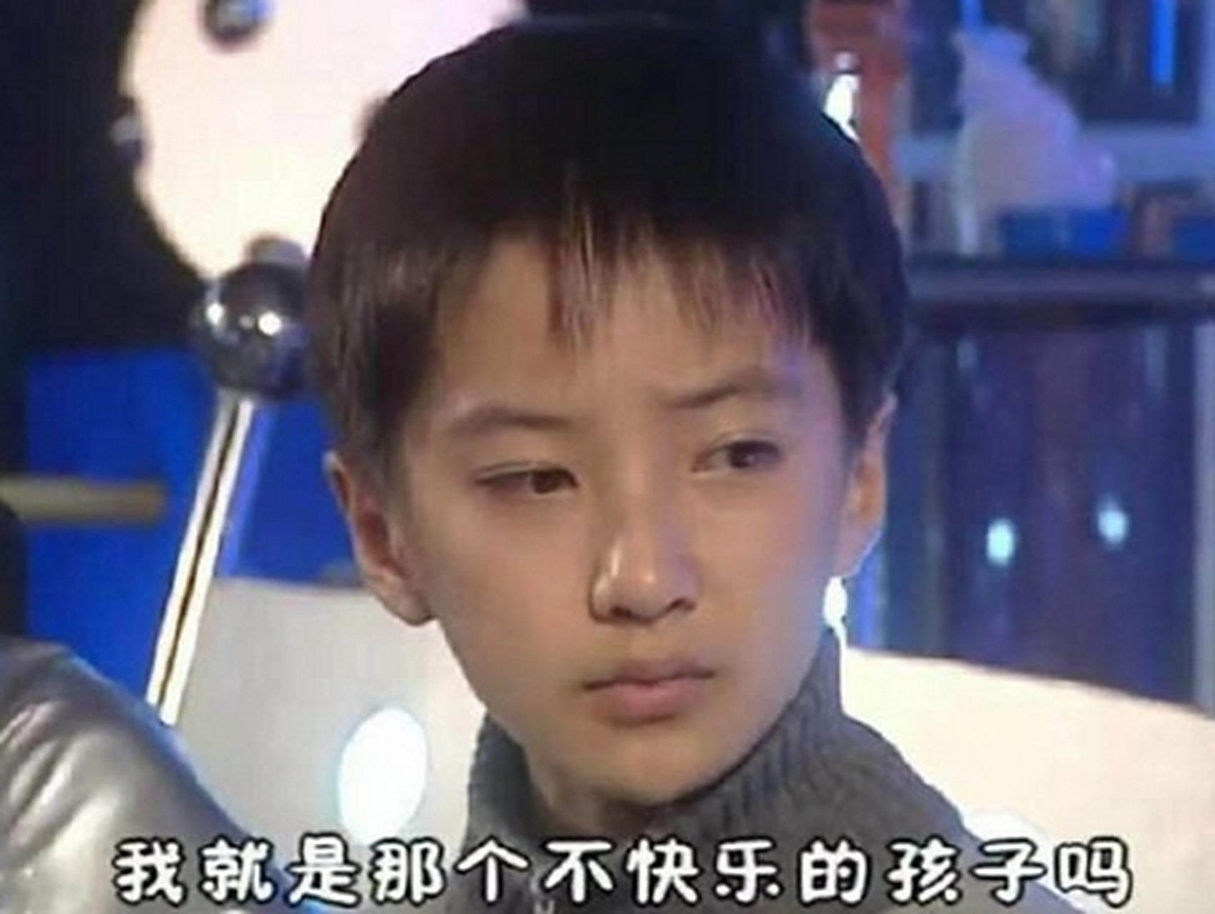 《快乐星球》丁凯乐扮演者李瑞近日在郑州某论坛现身,一身衬衣,皮鞋和